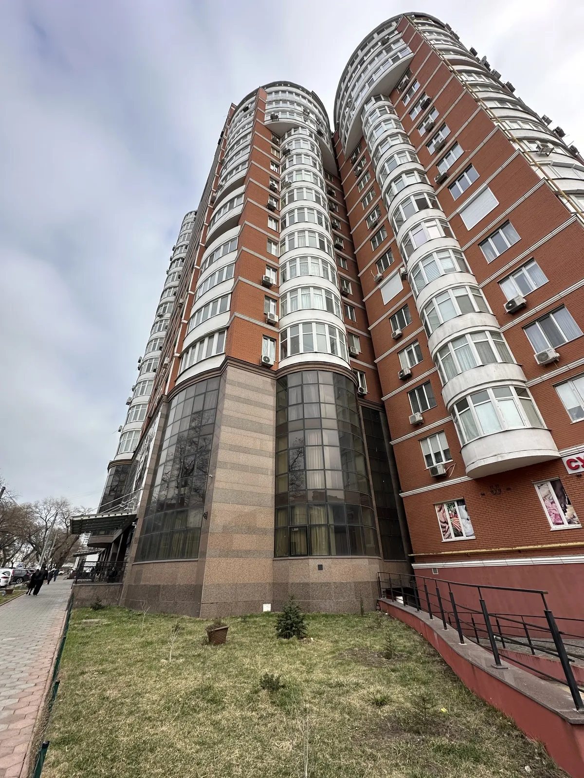 Продам офіс 1175 m², 1 пов./16 поверхів. 5, Базарна вул., Одеса. 