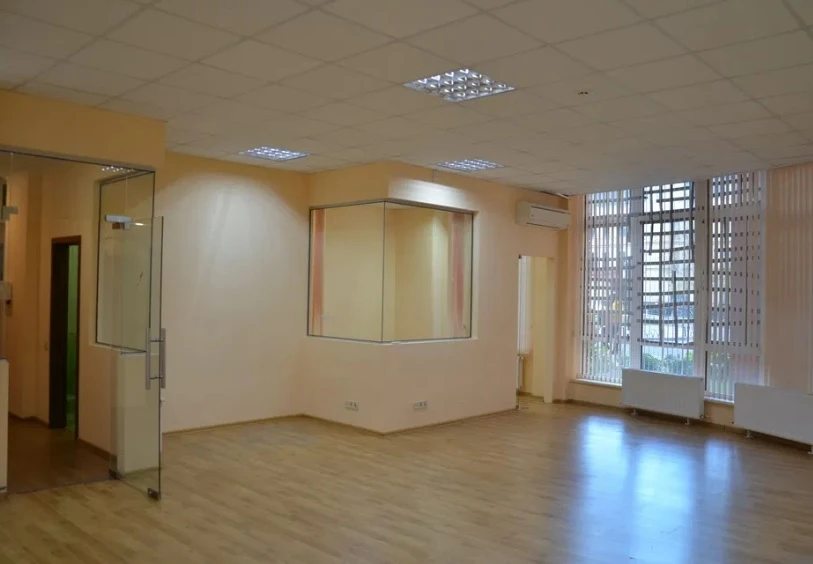 Продам офіс 151 m², 1 пов./18 поверхів. 5, Базарная ул., Одеса. 