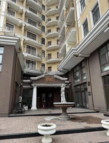 Apartment for rent. 1 room, 45 m², 7th floor/10 floors. 13, Frantsuzskyy b-r, Odesa. 