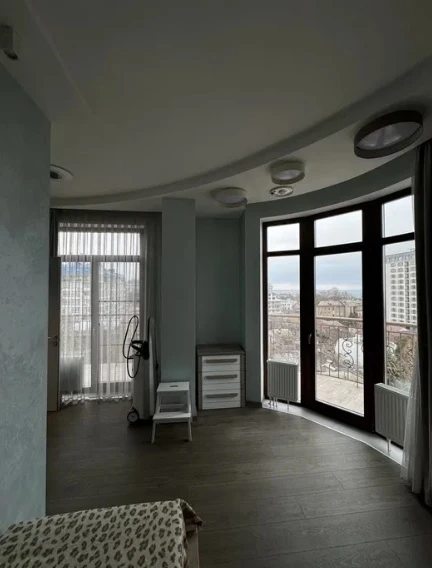 Apartment for rent 2 rooms, 75 m², 9th fl./10 floors. 13, Frantsuzskyy b-r, Odesa. 