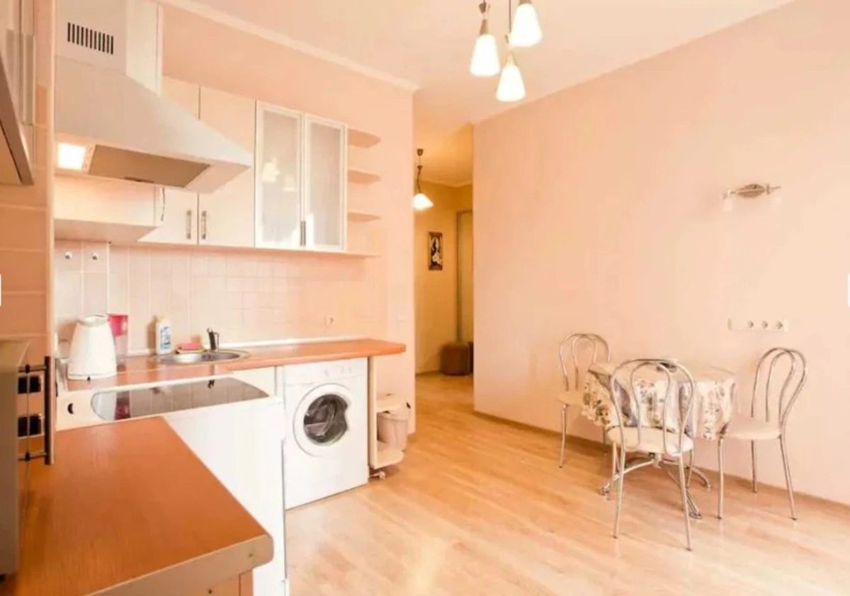 Apartment for rent. 1 room, 46 m², 6th floor/17 floors. 5, Bazarnaya ul., Odesa. 
