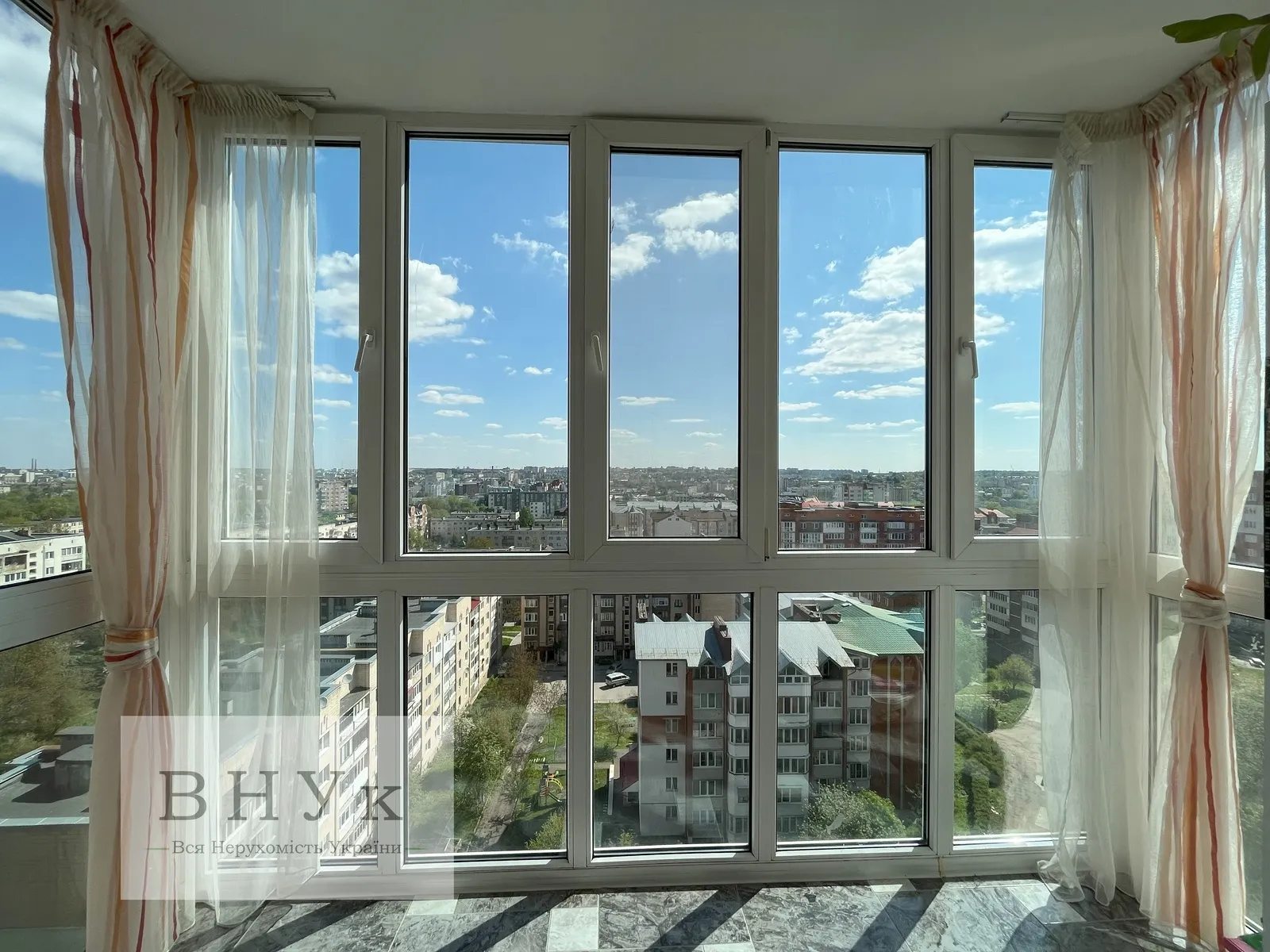 Apartments for sale 2 rooms, 67 m², 9th fl./10 floors. Karpenka vul., Ternopil. 