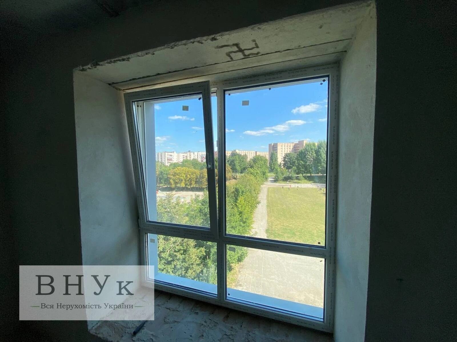 Apartments for sale. 3 rooms, 92 m², 3rd floor/11 floors. Budnoho S. , Ternopil. 