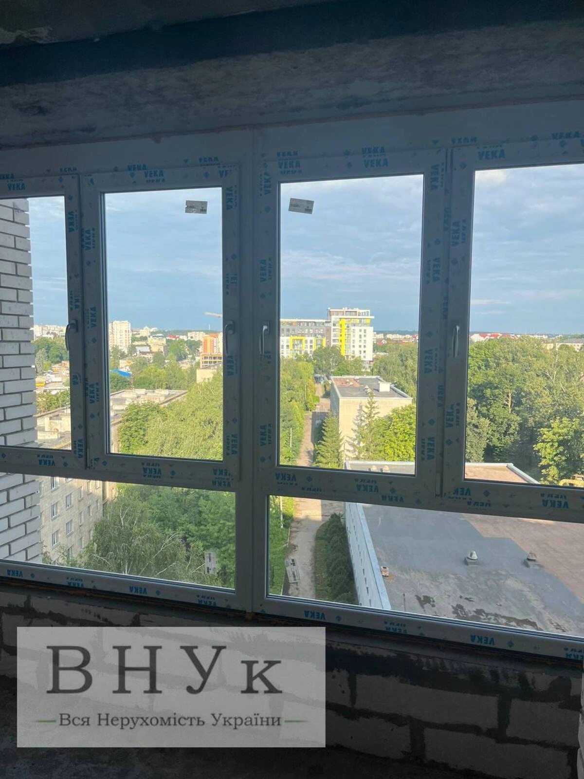 Apartments for sale. 3 rooms, 126 m², 9th floor/10 floors. Halytska vul., Ternopil. 