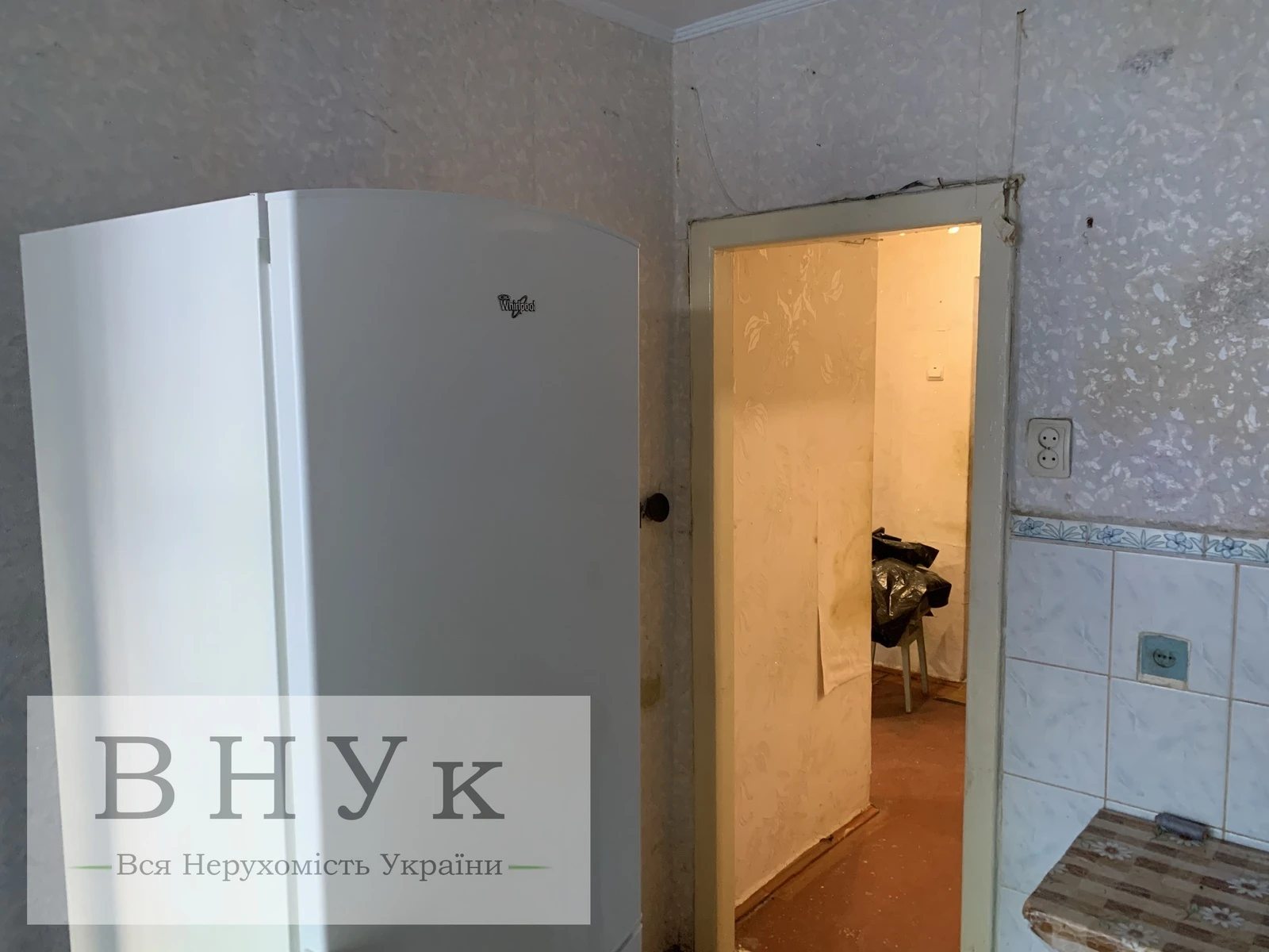 Apartments for sale. 1 room, 37 m², 1st floor/5 floors. Divochyy prov., Ternopil. 