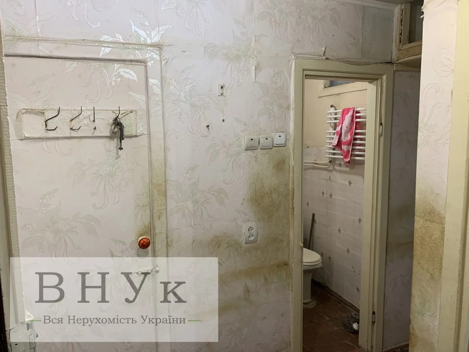 Apartments for sale. 1 room, 37 m², 1st floor/5 floors. Divochyy prov., Ternopil. 
