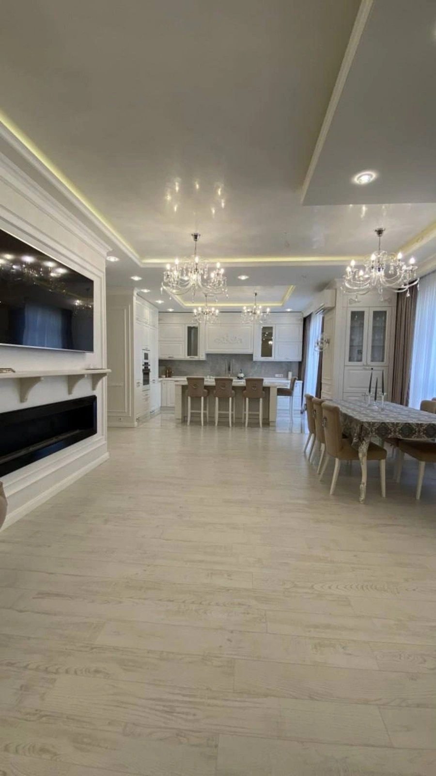 Apartments for sale. 3 rooms, 145 m², 4th floor/5 floors. 58, Fontanska doroha, Odesa. 