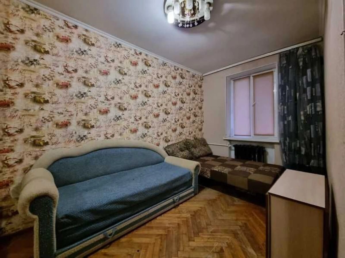 Продаж квартири. 2 rooms, 42 m², 1st floor/2 floors. 17, Пр-к Чугуївський , Київ. 