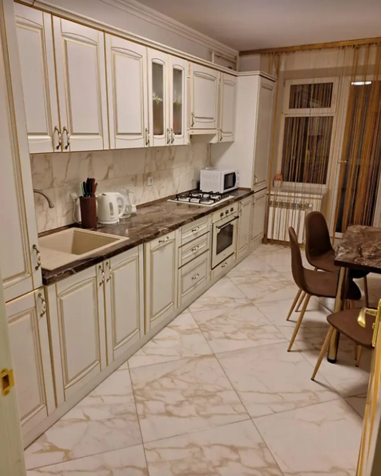 Продаж квартири. 2 rooms, 64 m², 2nd floor/9 floors. Центр, Тернопіль. 