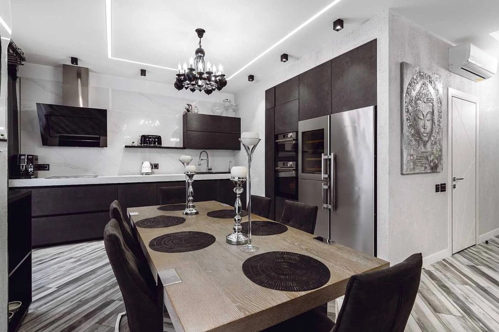 Продаж квартири. 3 rooms, 150 m², 3rd floor/5 floors. 58, Фонтанська дорога, Одеса. 