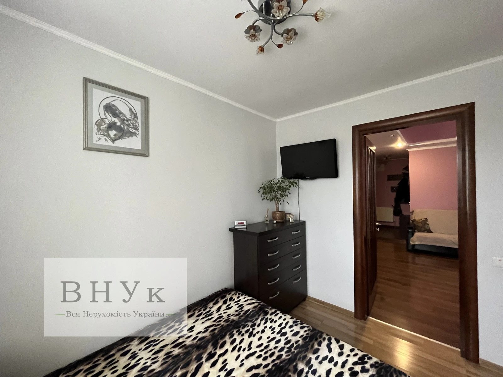 Продаж квартири. 2 rooms, 64 m², 1st floor/3 floors. 111, Микулинецька вул., Тернопіль. 
