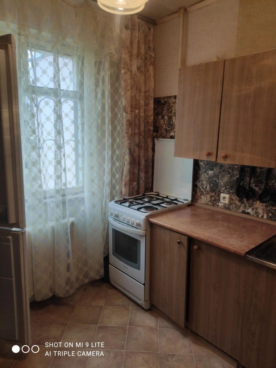 Продаж квартири. 2 rooms, 46 m², 1st floor/5 floors. 8, Василенка , Київ. 