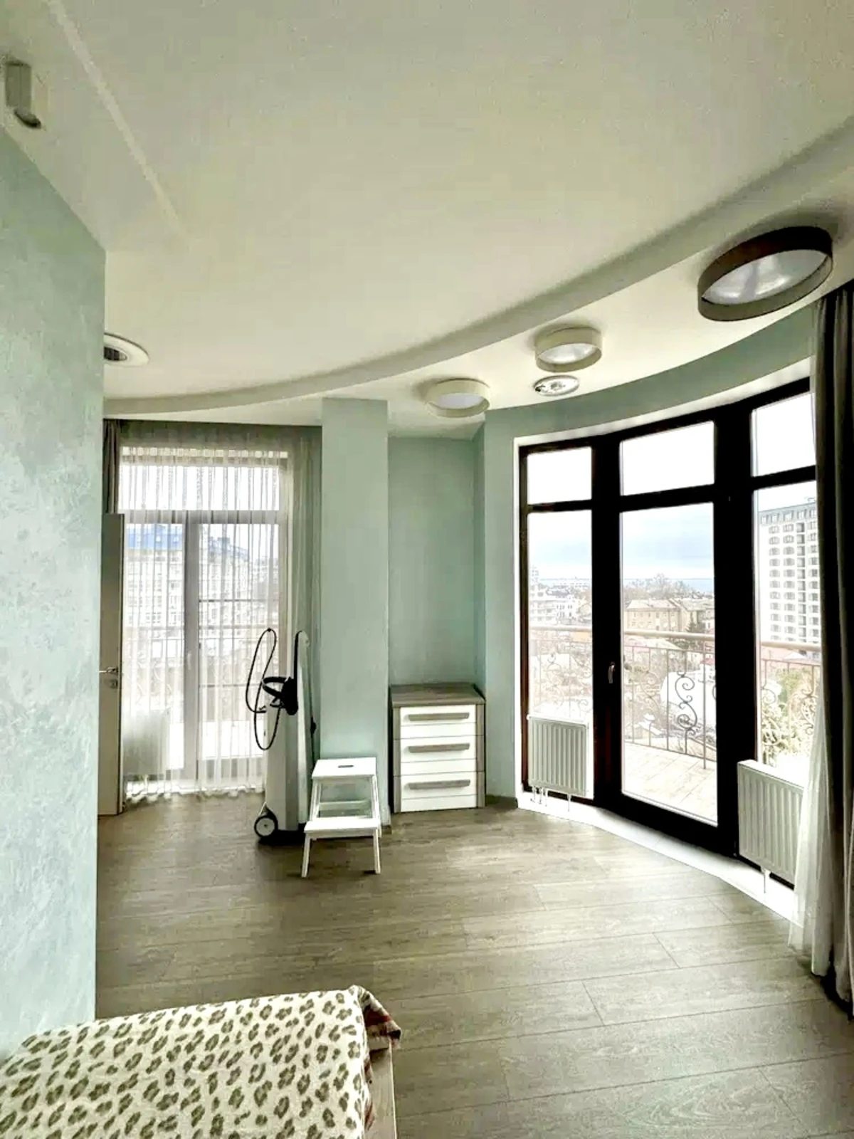 Продаж квартири. 2 rooms, 75 m², 9th floor/11 floors. 13, Французский б-р, Одеса. 