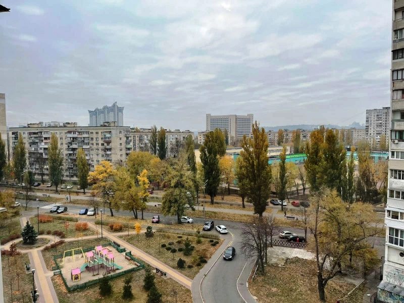 Apartments for sale. 3 rooms, 88 m², 8th floor/9 floors. 6, Davydova Oleksiya 6, Kyiv. 