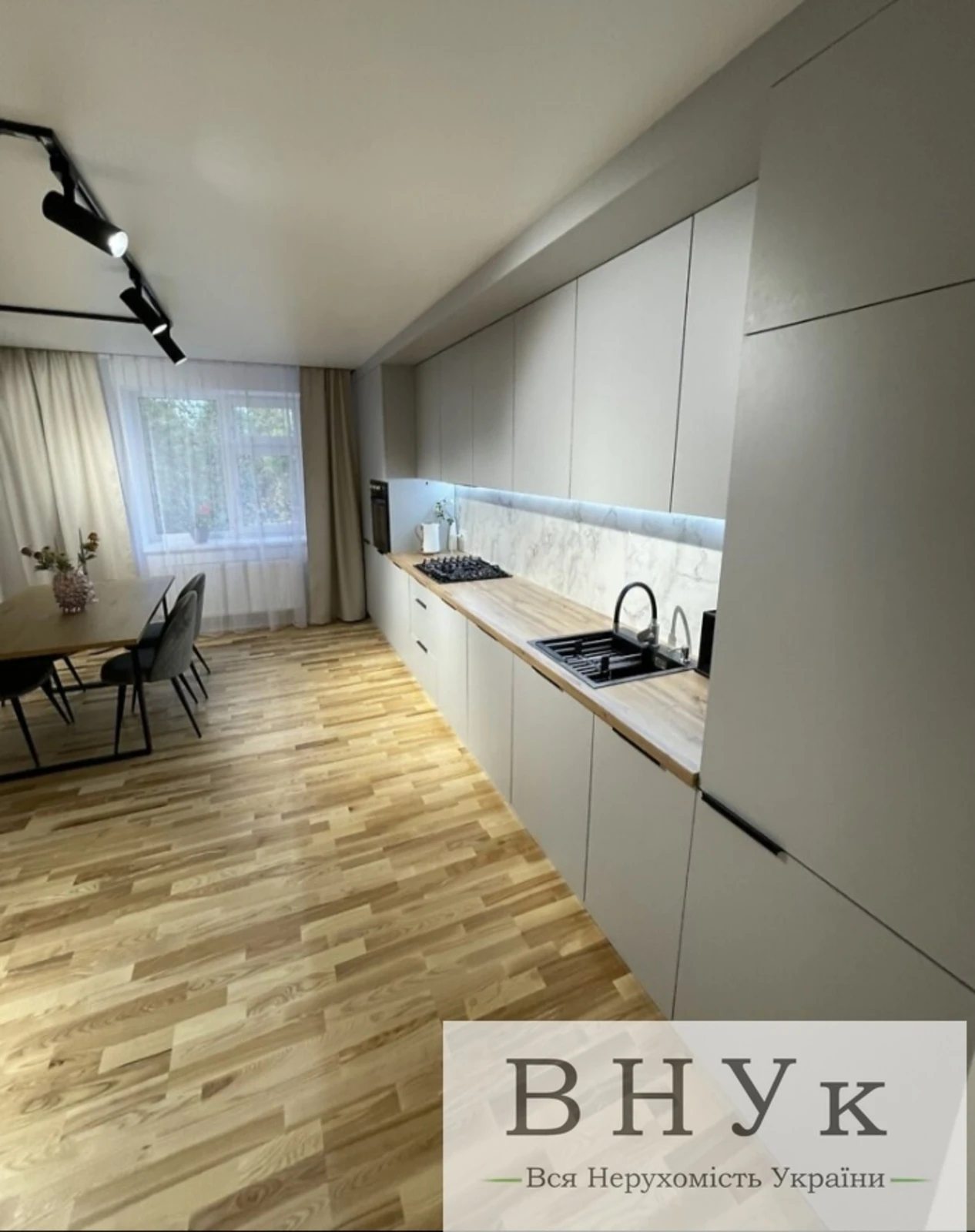 Продаж квартири 2 кімнати, 82 m², 4 пов./9 поверхів. Новий Світ вул., Тернопіль. 