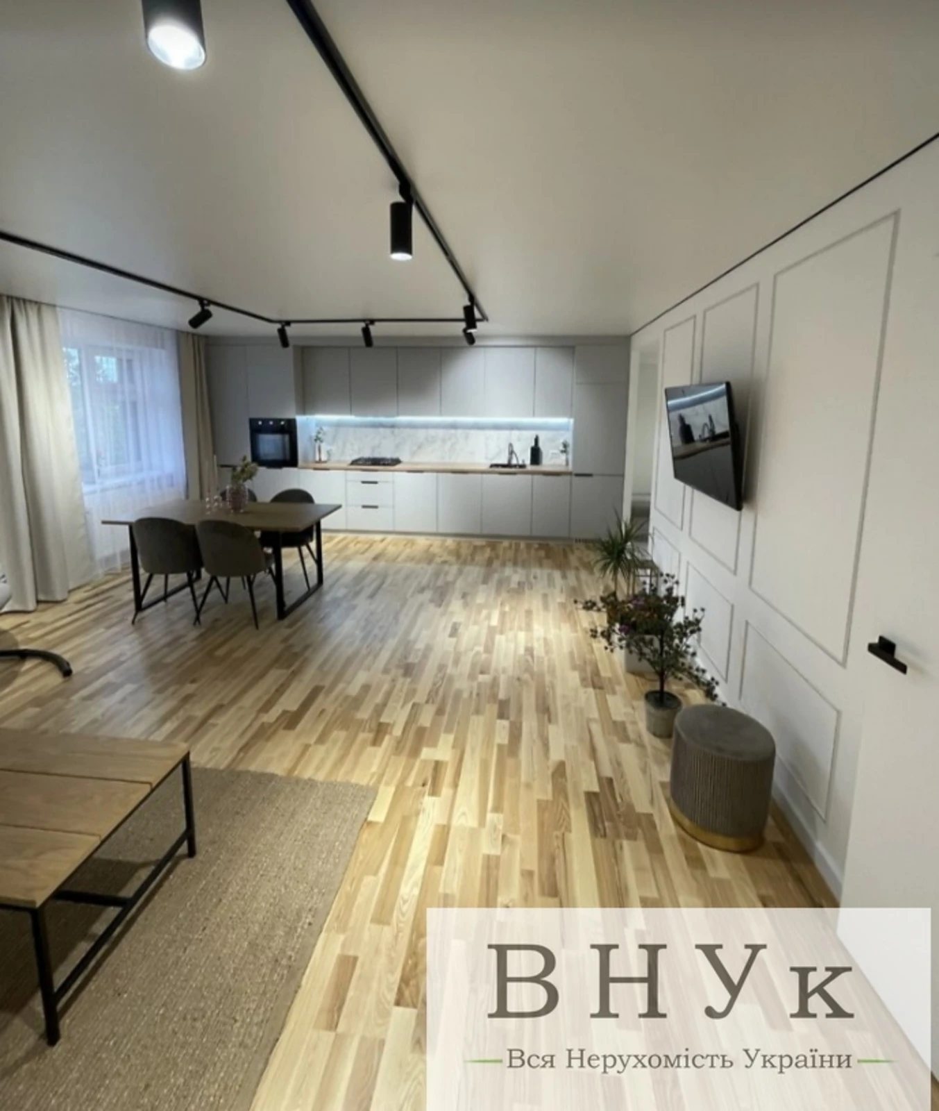 Продаж квартири 2 кімнати, 82 m², 4 пов./9 поверхів. Новий Світ вул., Тернопіль. 