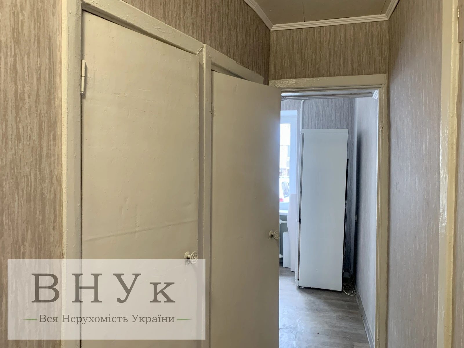 Apartments for sale 3 rooms, 53 m², 1st fl./5 floors. Torhovytsya vul., Ternopil. 