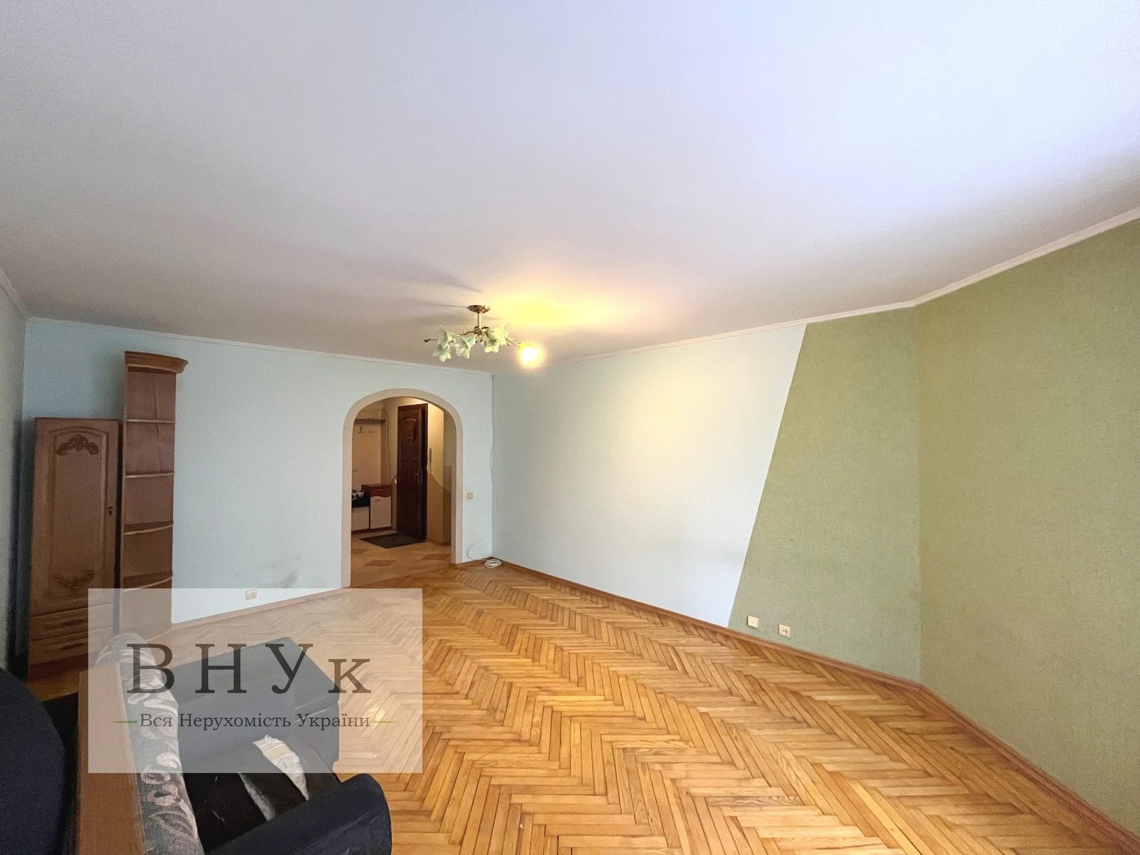 Apartments for sale. 2 rooms, 67 m², 1st floor/5 floors. Vilkhova vul., Ternopil. 