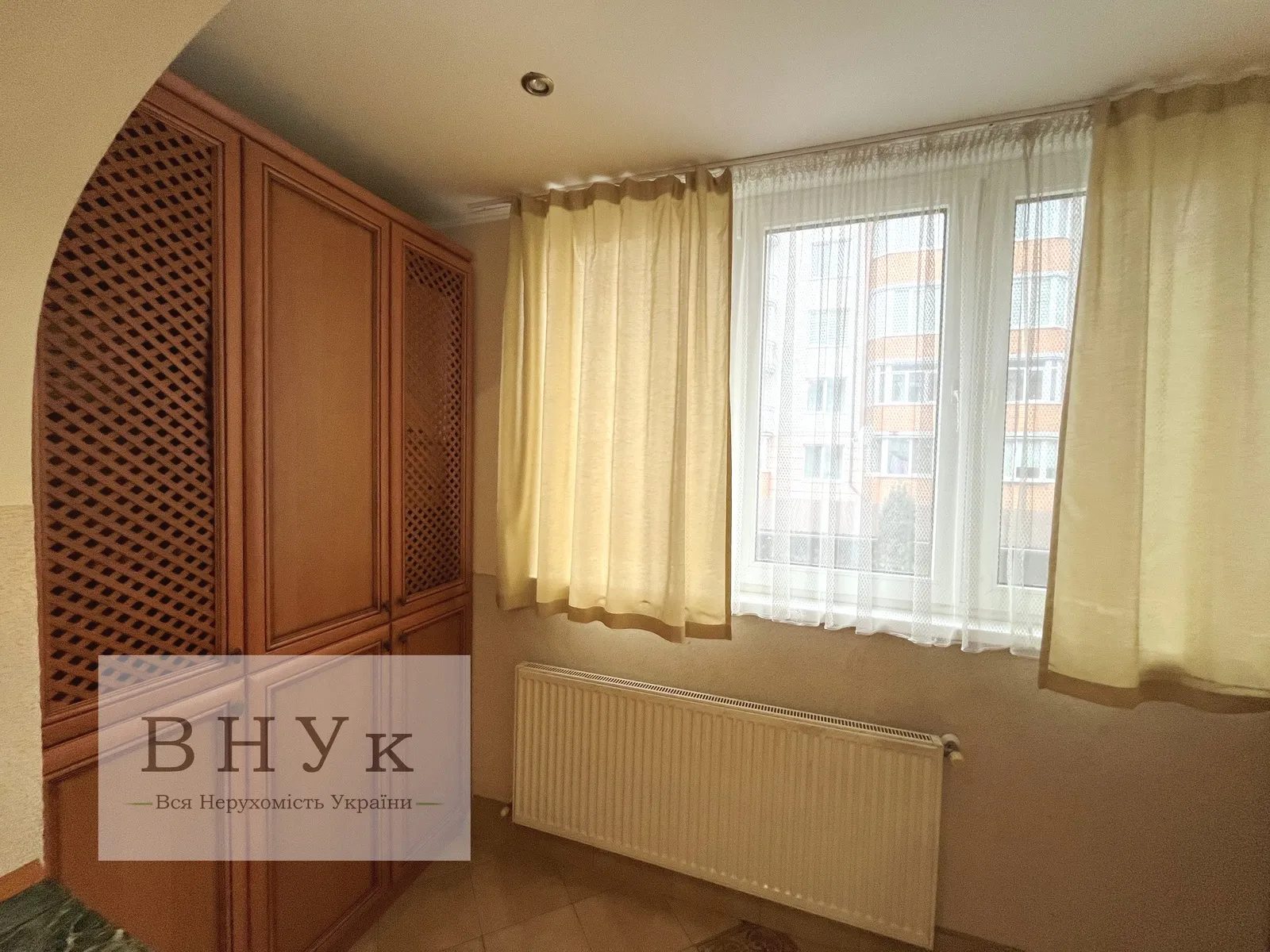 Apartments for sale. 2 rooms, 67 m², 1st floor/5 floors. Vilkhova vul., Ternopil. 