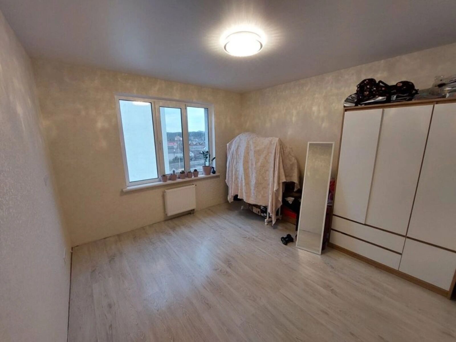 Apartments for sale. 3 rooms, 79 m², 6th floor/10 floors. ZHK Tarasivskyy , Tarasivka. 