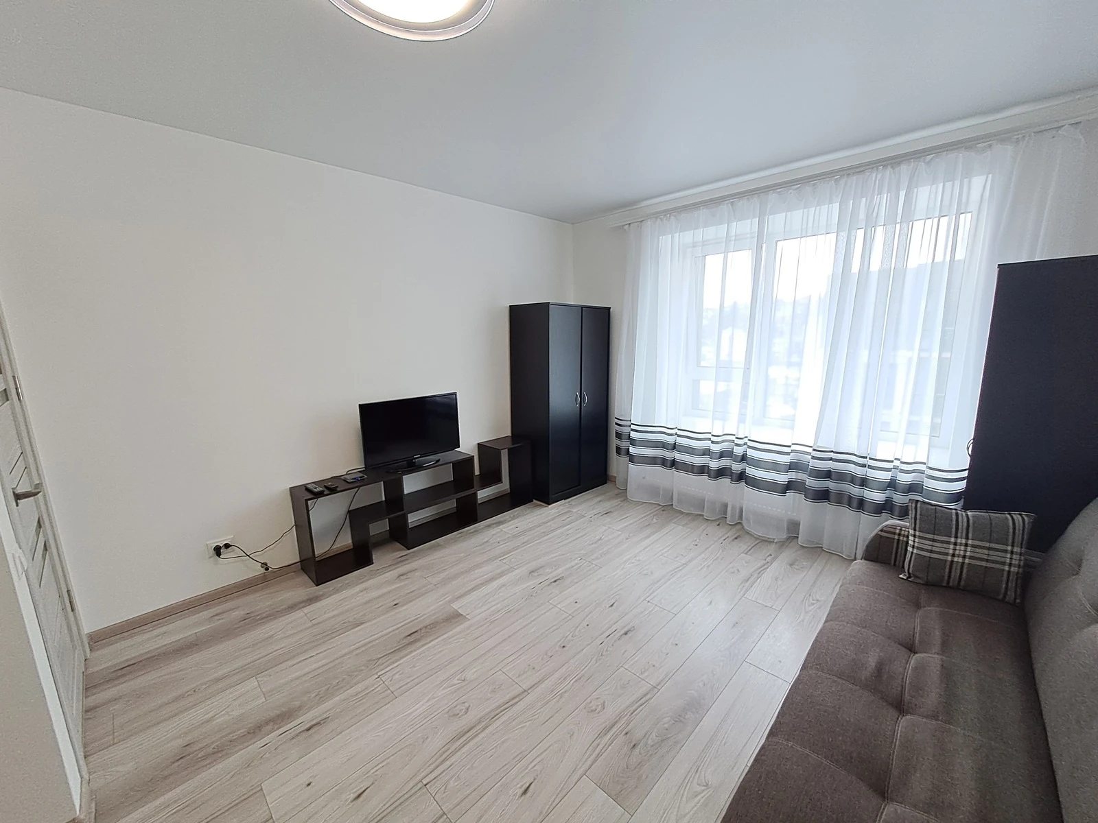 Apartment for rent. 1 room, 42 m², 4th floor/10 floors. Halytskyy prov., Ternopil. 