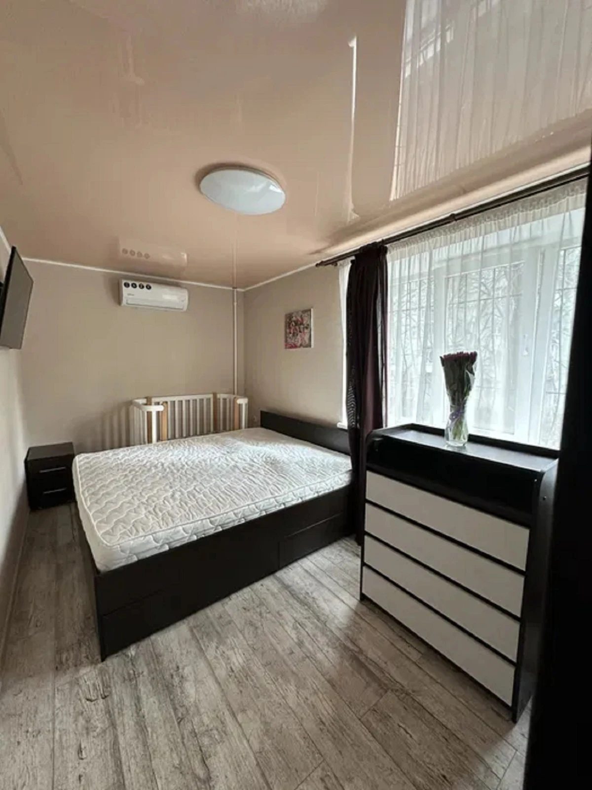 Apartments for sale. 3 rooms, 53 m², 2nd floor/5 floors. 48, Yvana y Yuryya Lyp ul. Haydara, Odesa. 