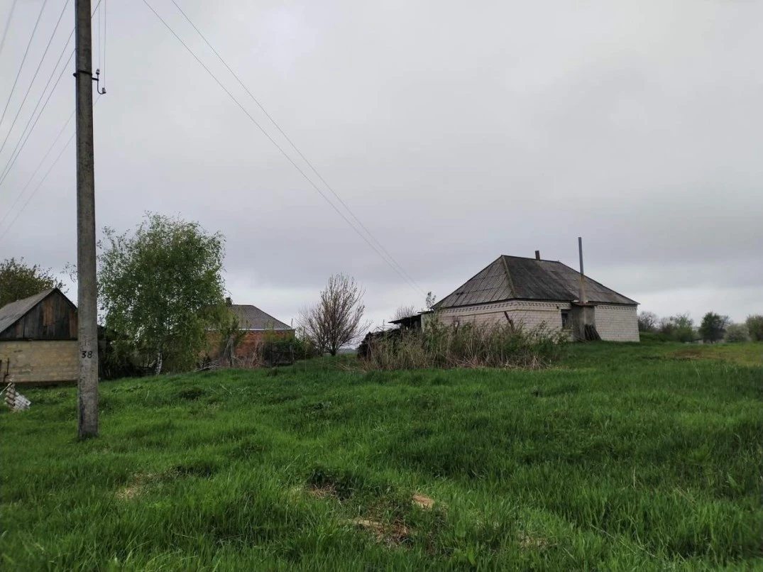 Будинок в селі Лецьки з ділянкою 60 сот