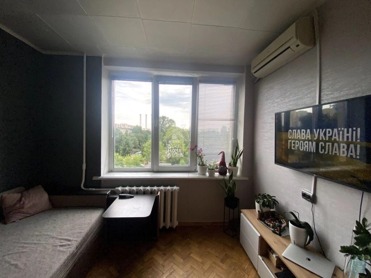 Продаж квартири. 1 room, 21 m², 5th floor/9 floors. 17, Любомира Гузара просп., Київ. 