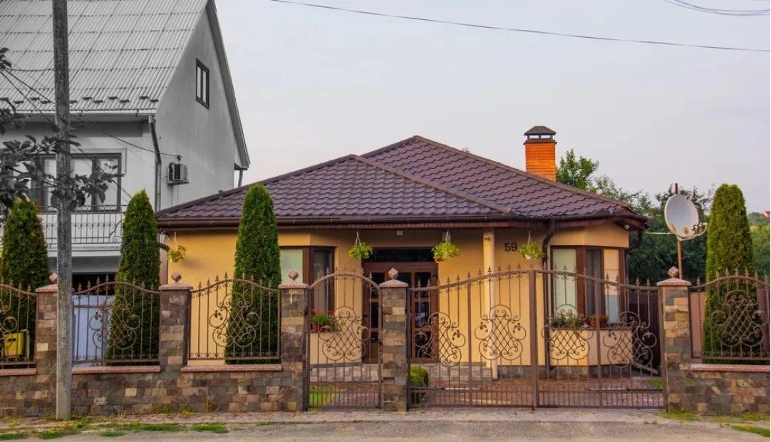 House for sale. 2 rooms, 118 m², 1 floor. 59, Shyshkina, Uzhhorod. 