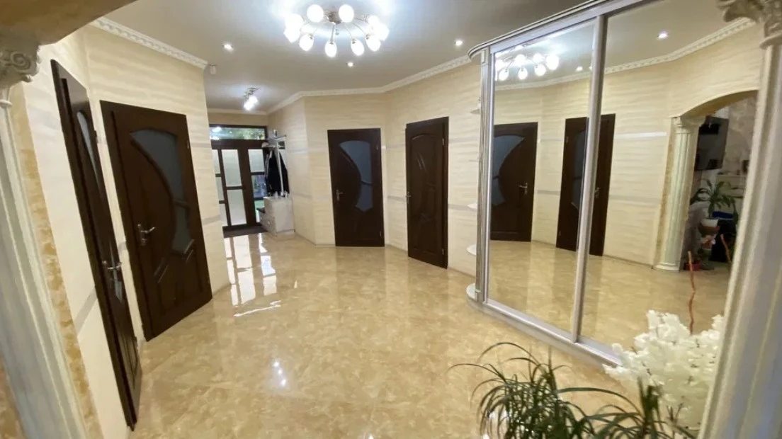 Продажа дома. 2 rooms, 118 m², 1 floor. 59, Шишкіна, Ужгород. 