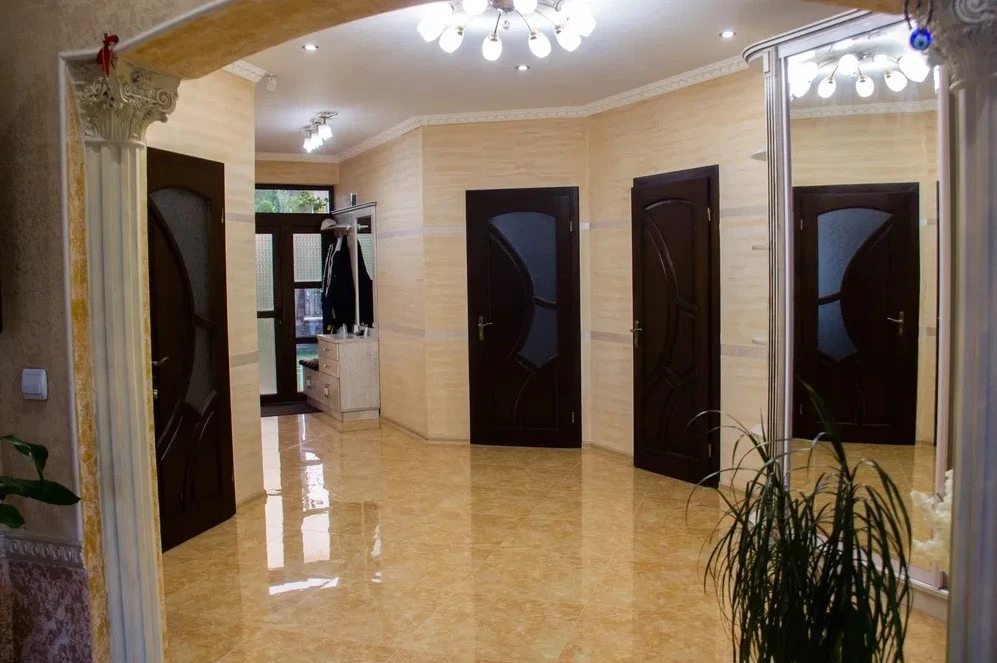 Продажа дома. 2 rooms, 118 m², 1 floor. 59, Шишкіна, Ужгород. 