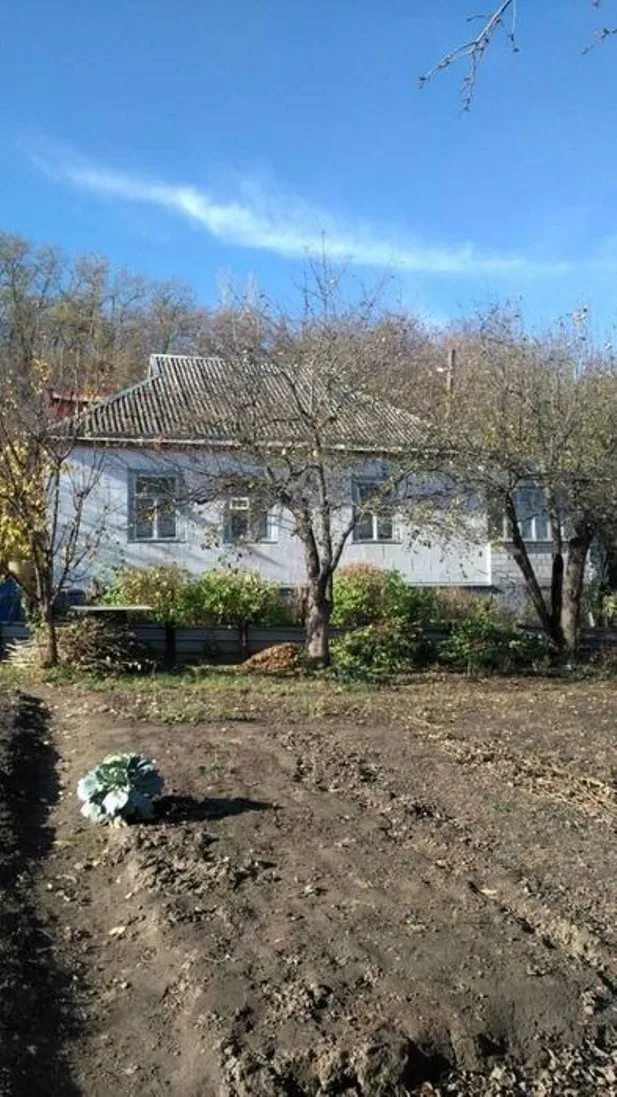 House for sale. 4 rooms, 60 m², 1 floor. Rzhyshchiv. 