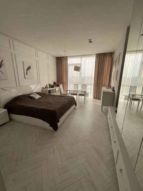 Apartments for sale. 4 rooms, 190 m², 21 floor/24 floors. 60, Frantsuskyy bulvar, Odesa. 