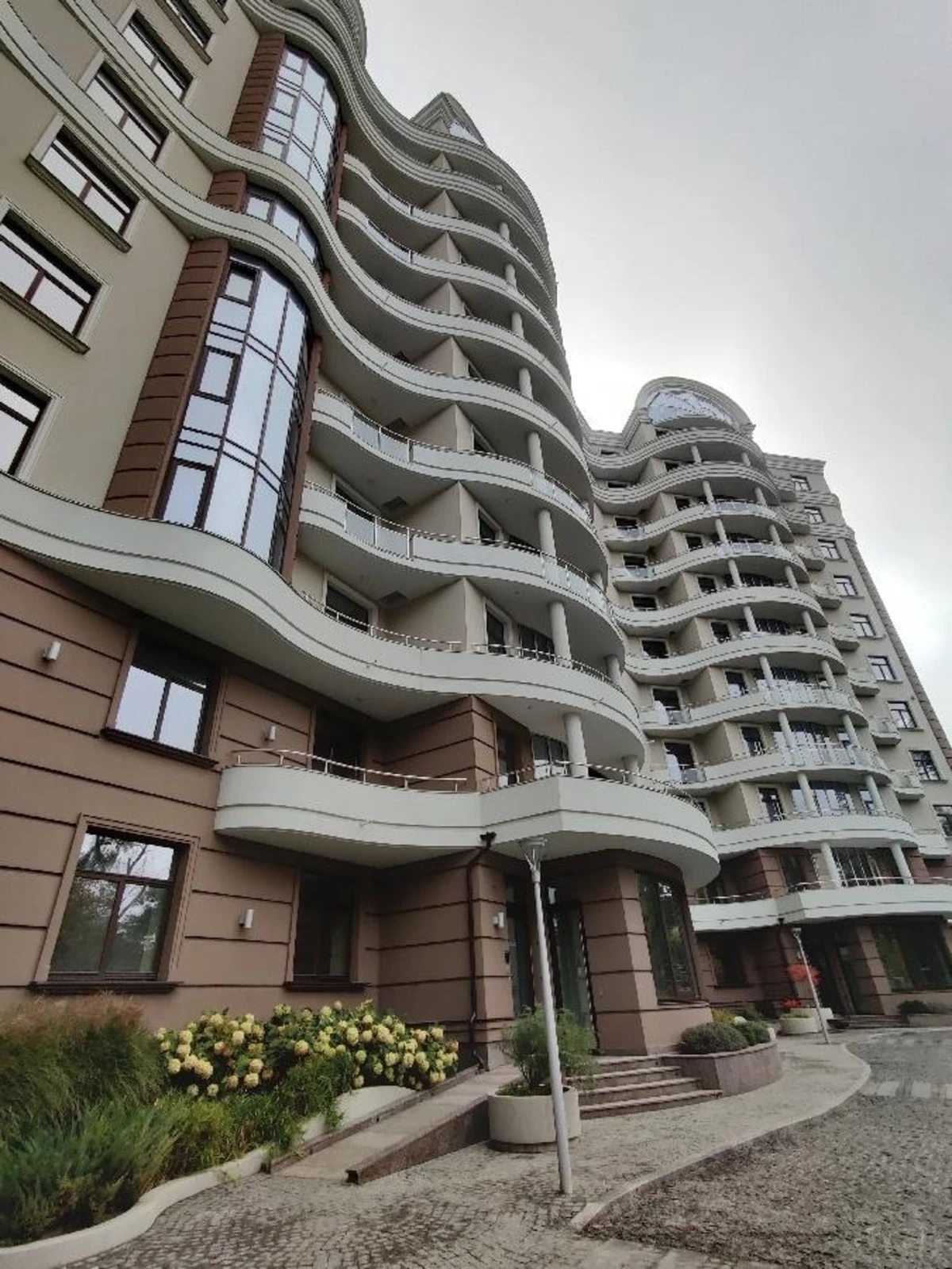 Продаж квартири 3 кімнати, 132 m², 4 пов./12 поверхів. 29, Французский б-р, Одеса. 