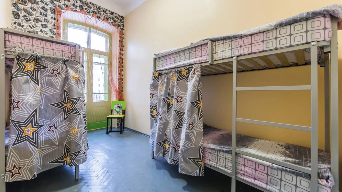 Сдается место в комнате. 6 rooms, 95 m². Курская, Киев. 