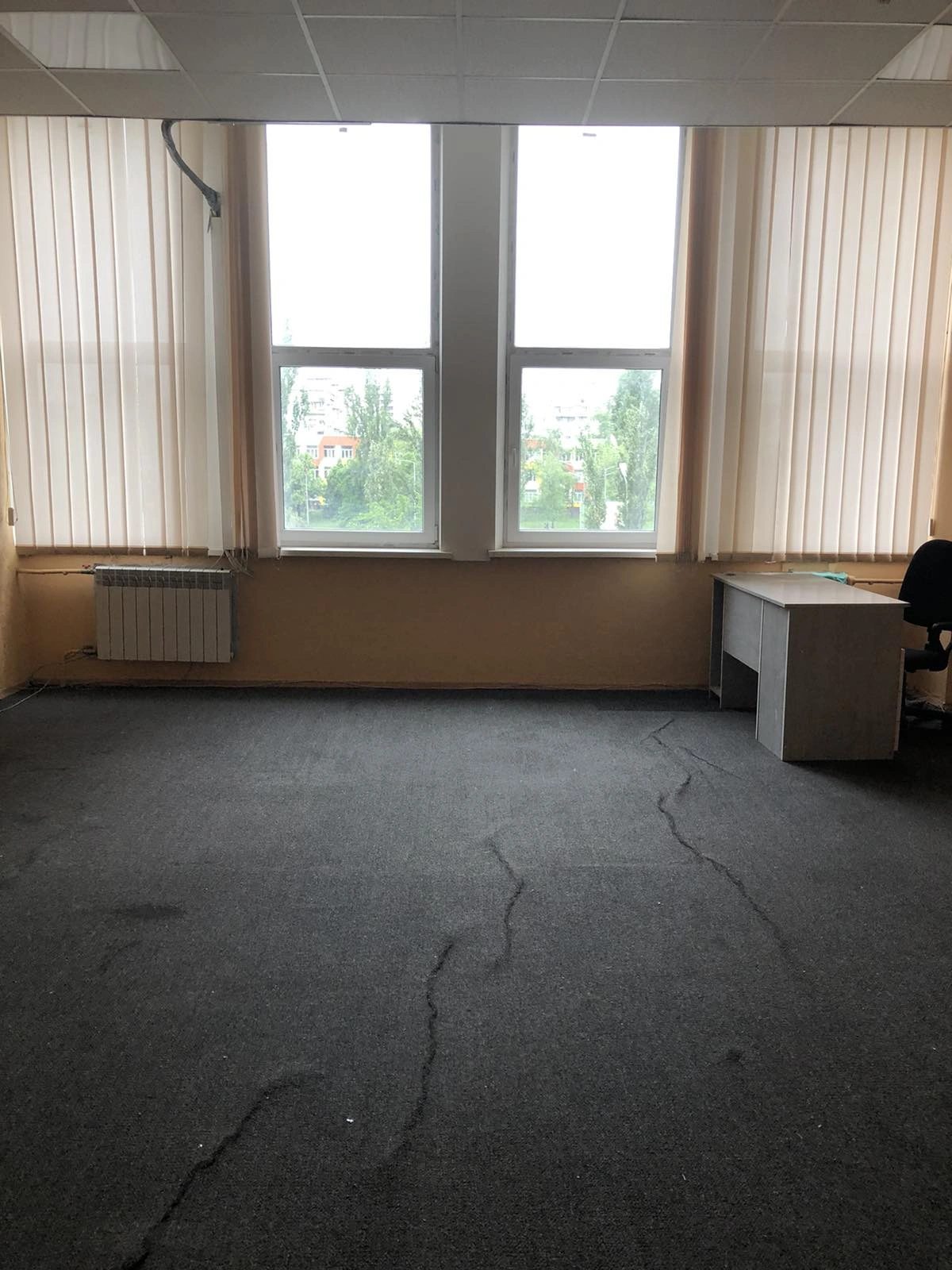 Сдам офис. 1 комната, 33 m², 3 этаж/10 этажей. 21, Євгена Сверстюка, Киев. 