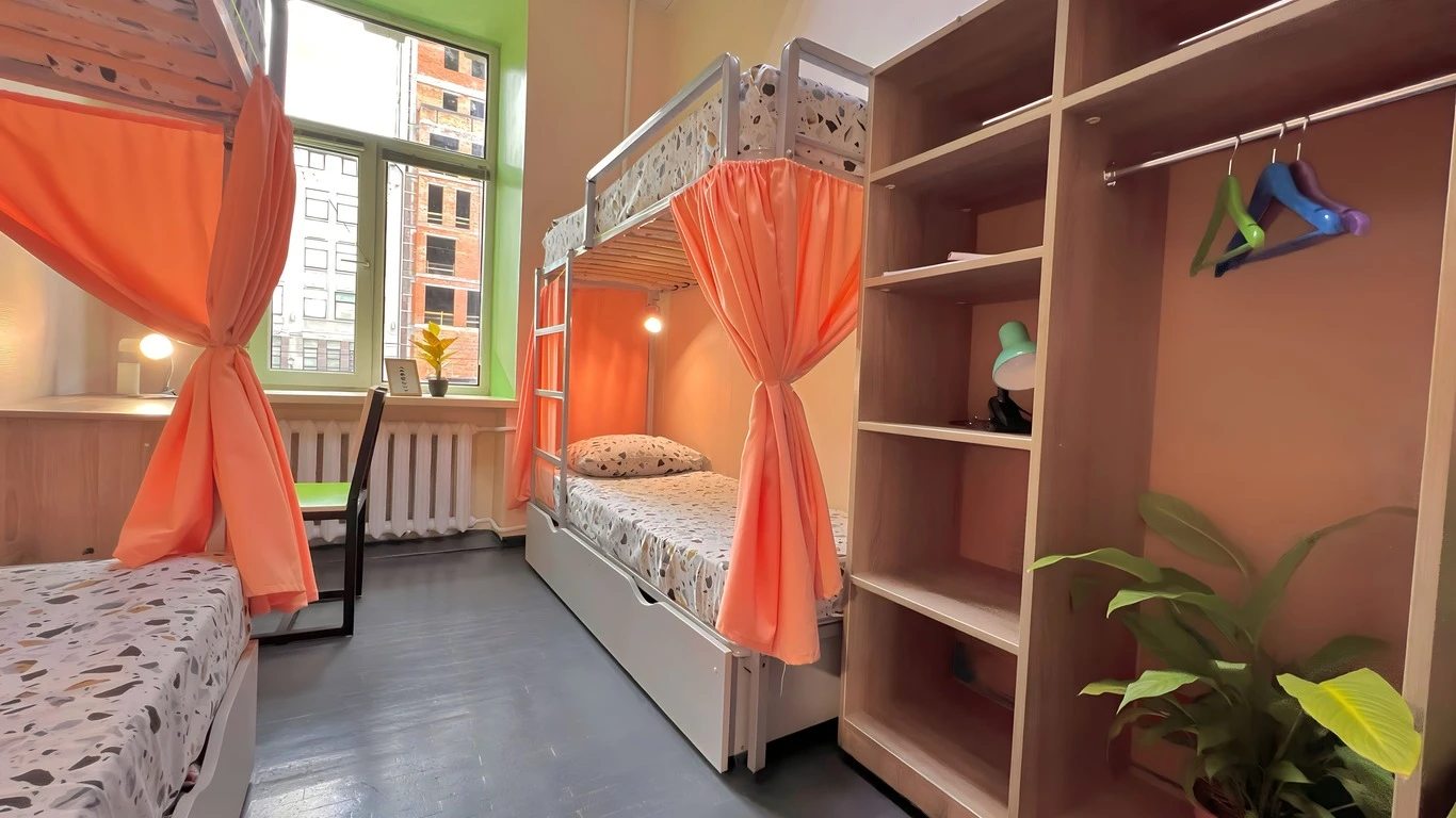 Shared room for rent. 5 rooms, 99 m². Dmytrivska, Kyiv. 