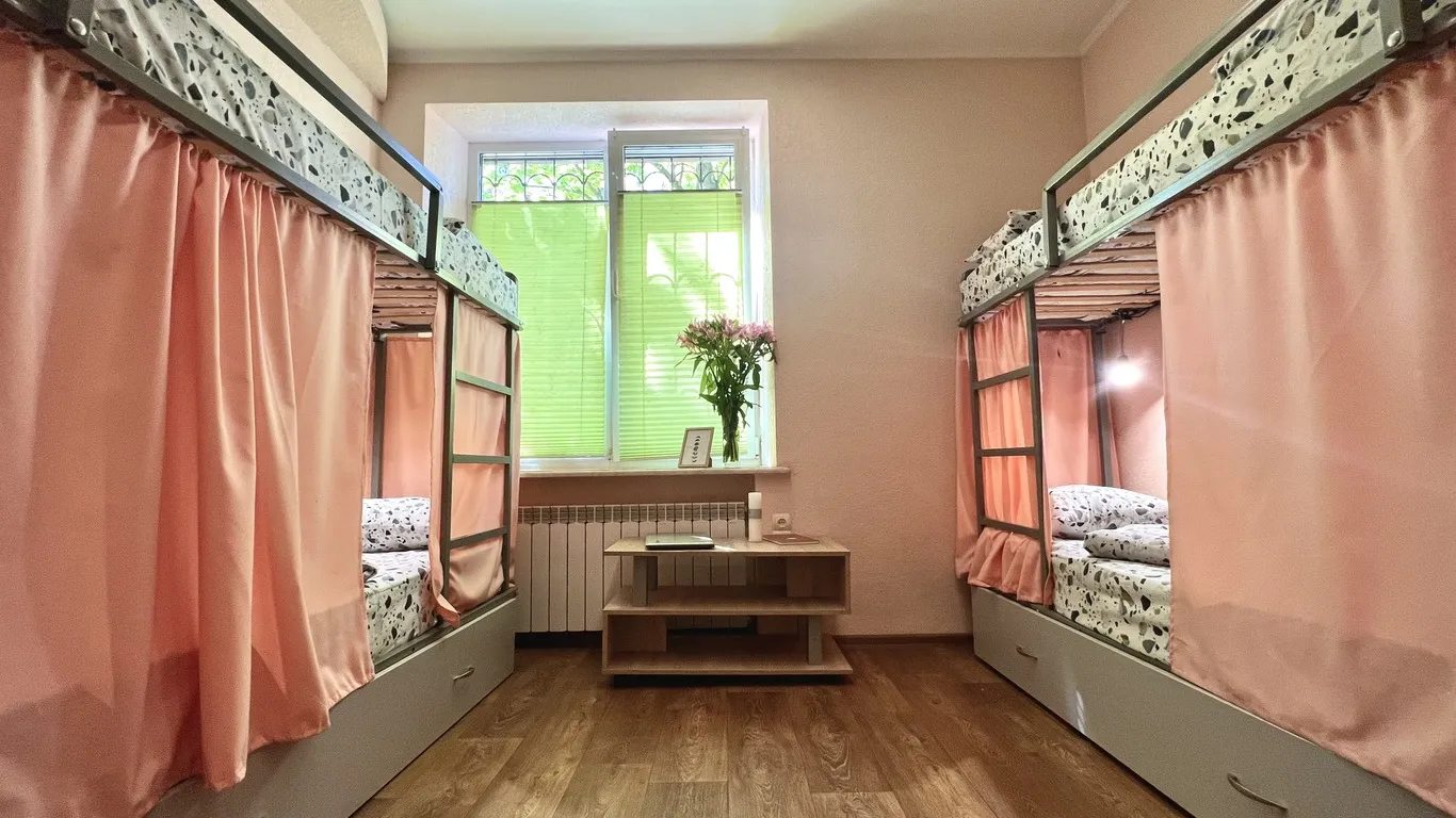 Сдается место в комнате. 15 комнат, 150 m². Проспект Валерія Лобановського, Киев. 