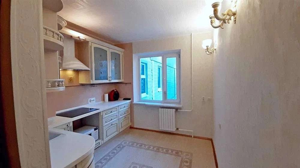 Продаж квартири. 4 rooms, 85 m², 3rd floor/16 floors. 83, Королёва, Одеса. 