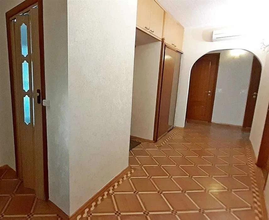 Продаж квартири. 4 rooms, 85 m², 3rd floor/16 floors. 83, Королёва, Одеса. 