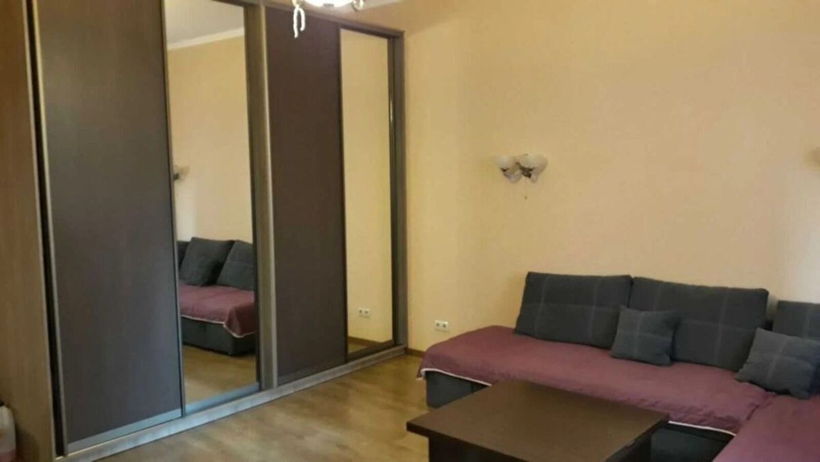 Apartment for rent. 2 rooms, 50 m², 3rd floor/4 floors. 4, Vuzovska vul., Kyiv. 