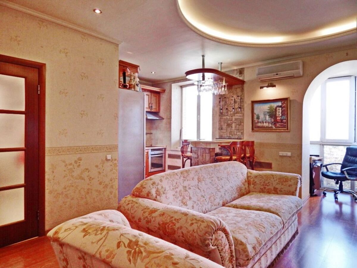 Apartment for rent. 2 rooms, 62 m², 5th floor/5 floors. 16, Mechnykova 16, Kyiv. 