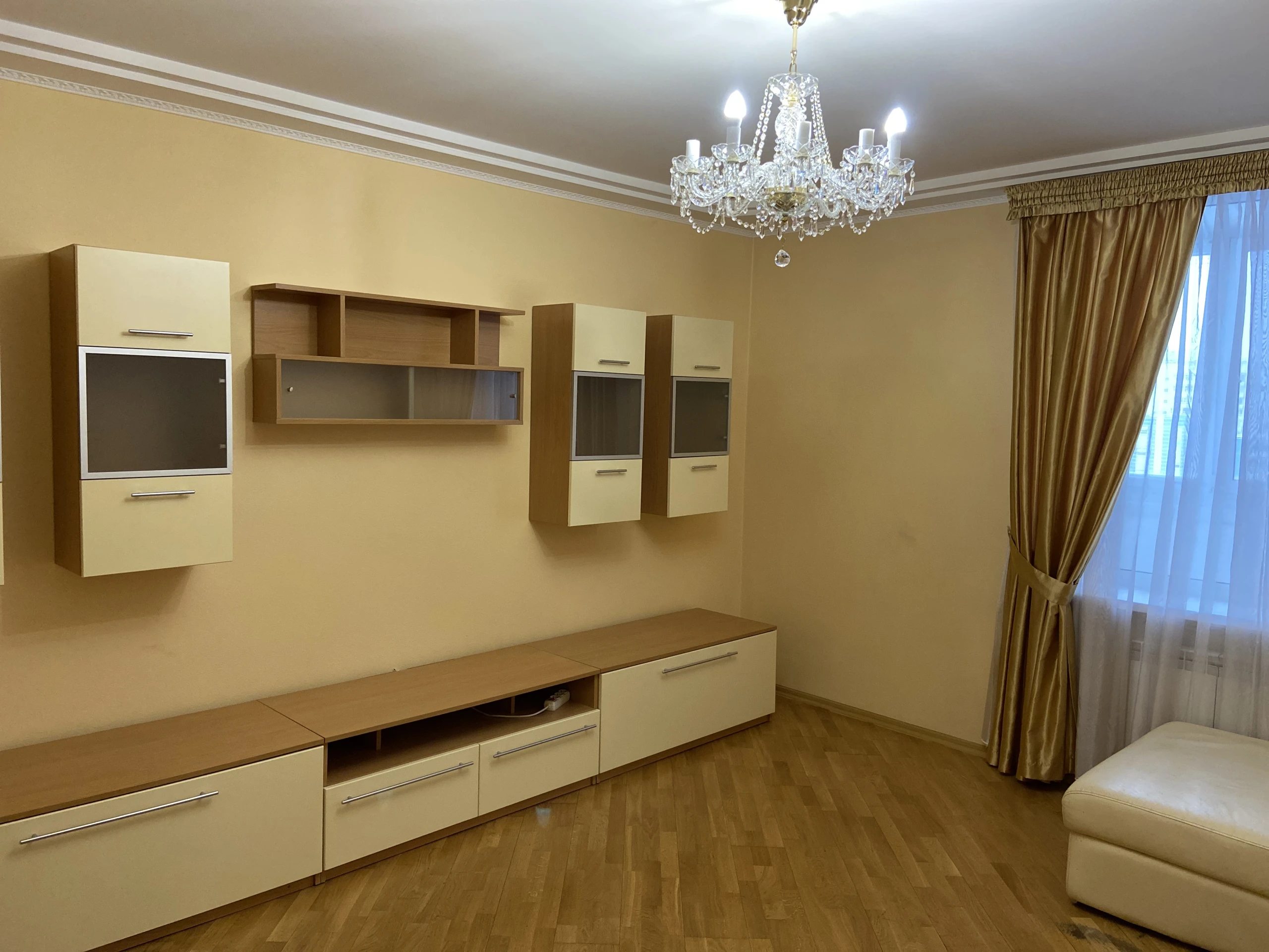 Сдам квартиру. 3 rooms, 93 m², 11 floor/24 floors. 9, Здолбуновская 9, Киев. 