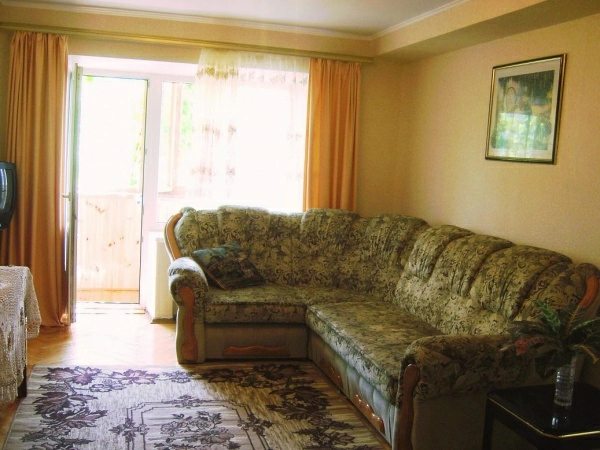 Entire place for rent. 4 rooms, 90 m², 4th floor/10 floors. 9, Lesi Ukrayinky 9, Kyiv. 