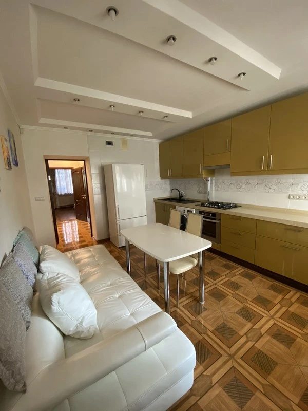 Apartments for sale. 1 room, 51 m², 1st floor/10 floors. 6, Zooparkovaya ul., Odesa. 