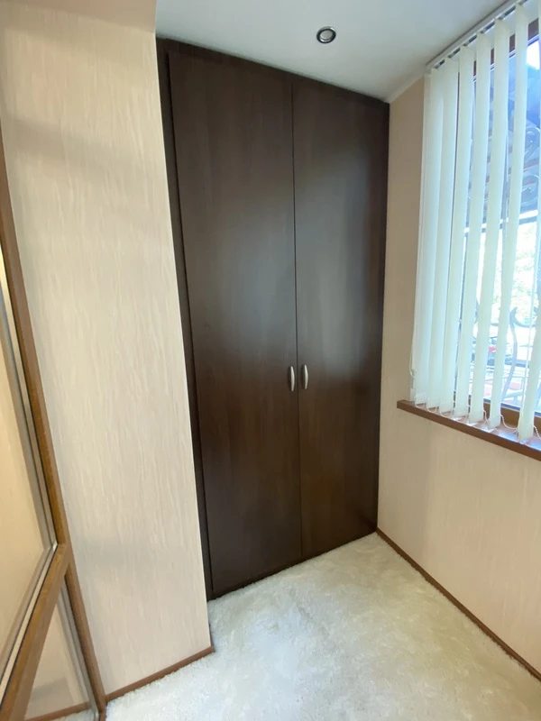 Apartments for sale. 1 room, 51 m², 1st floor/10 floors. 6, Zooparkovaya ul., Odesa. 