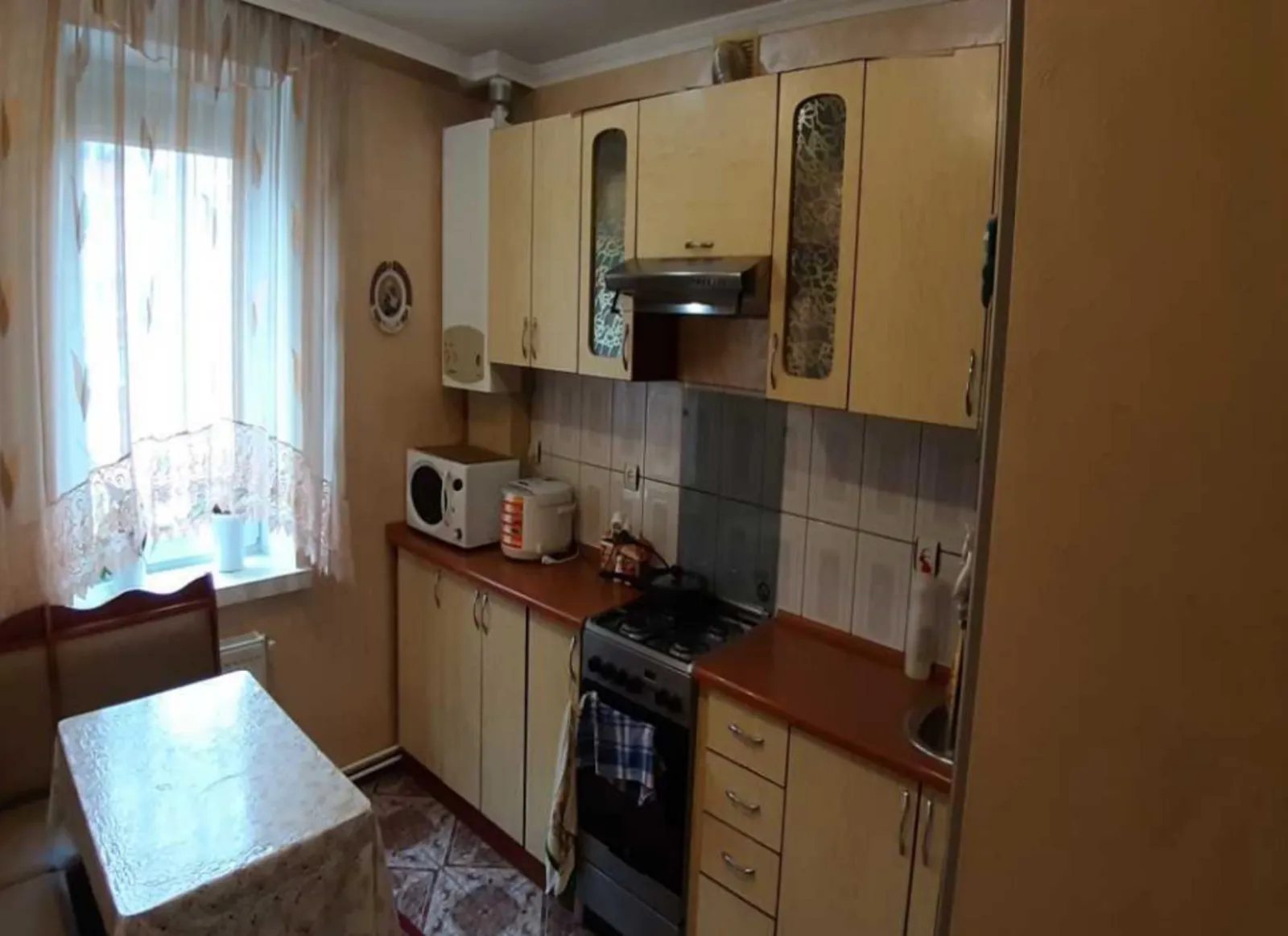 Apartment for rent. 3 rooms, 58 m², 5th floor/5 floors. Halytska vul., Ternopil. 