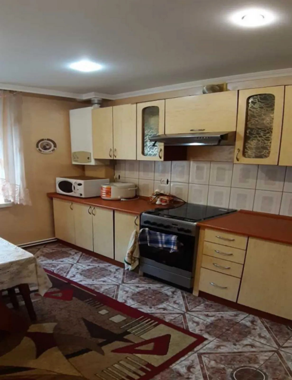 Apartment for rent. 3 rooms, 58 m², 5th floor/5 floors. Halytska vul., Ternopil. 