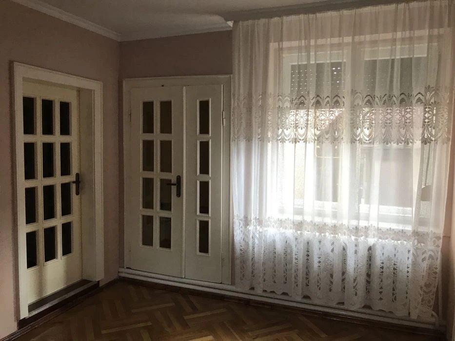 House for sale. 5 rooms, 150 m², 1 floor. Khust. 