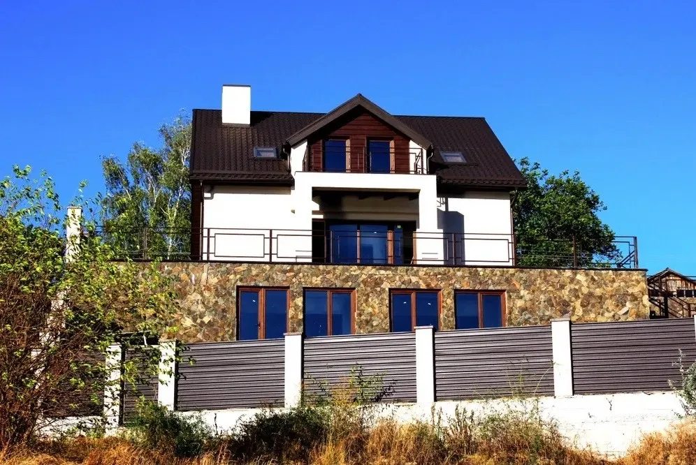 House for sale. 8 rooms, 296 m², 3 floors. 10, Nyzhnya, Kropyvnytskyy. 